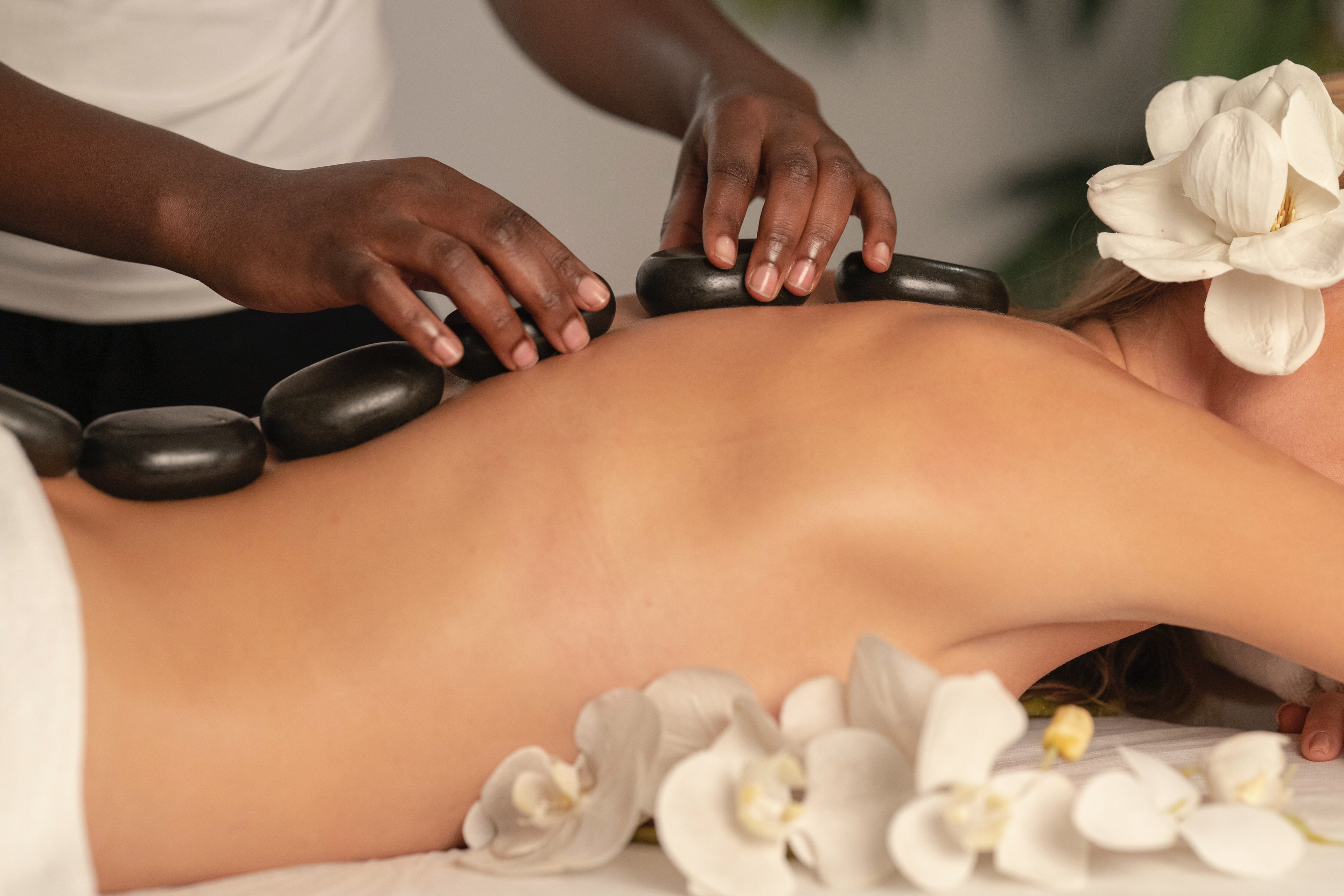 Hot Stones Rejuvenating Massage